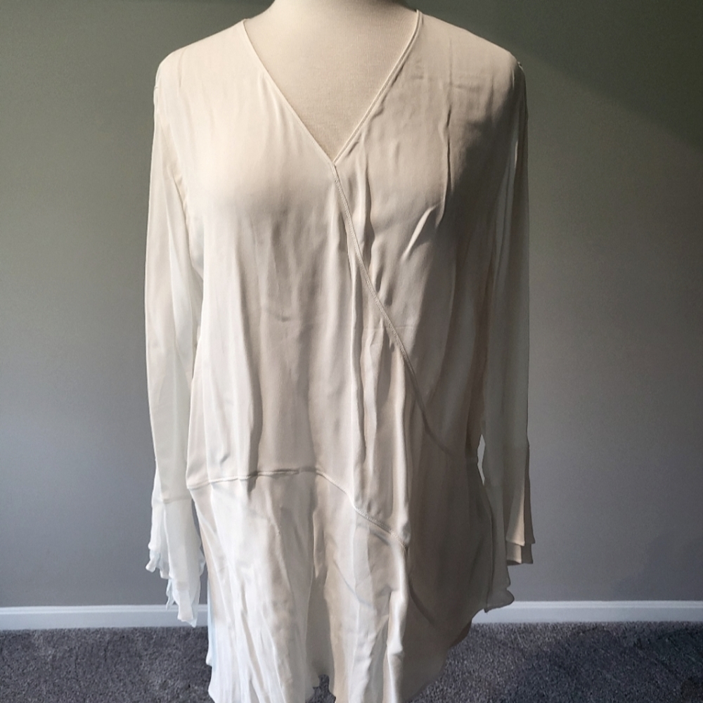 Soft Surroundings – White Diagonal Long Sleeve Ruffle Flirty Top (Size 1X)